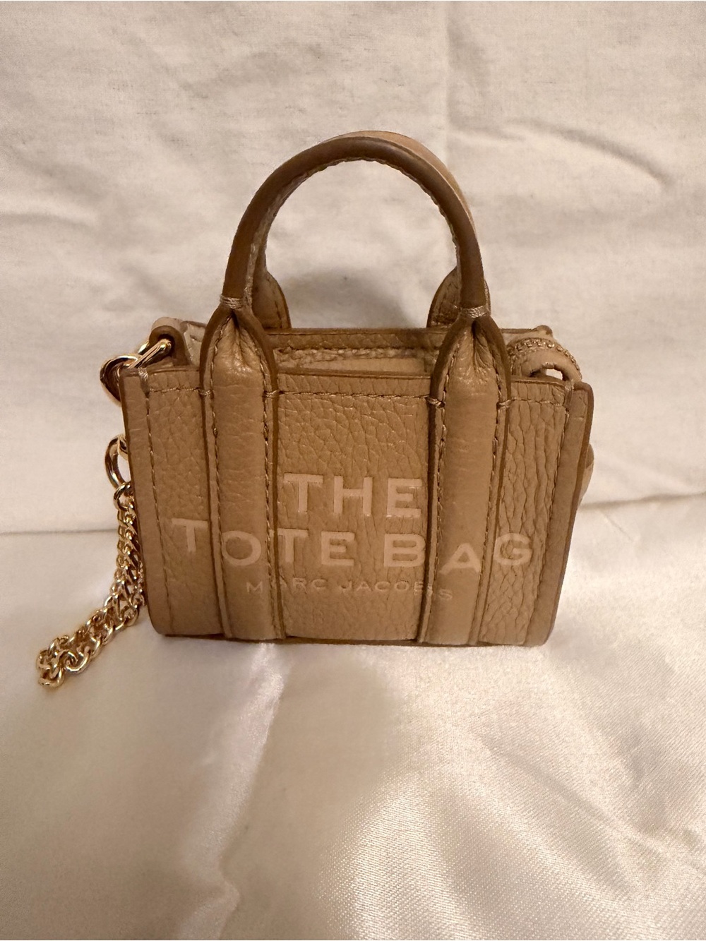 Marc Jacobs Mini tote bag charm